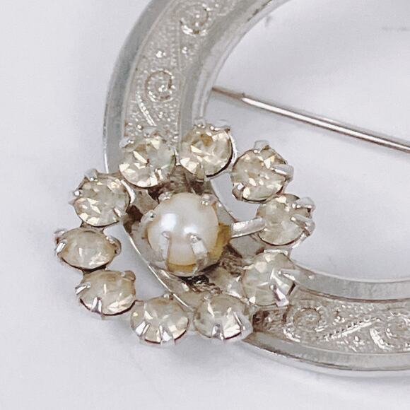 VTG Mid Century Brooch Silver Tone Rhinestone Fx Pearl Circle Wreath Pin 40s 50s - Picture 3 of 9